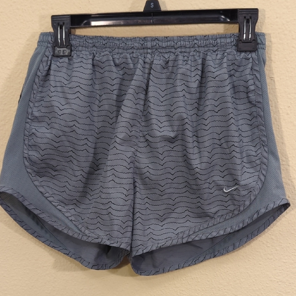 Nike Women's Wave Pattern Gray Athletic Shorts